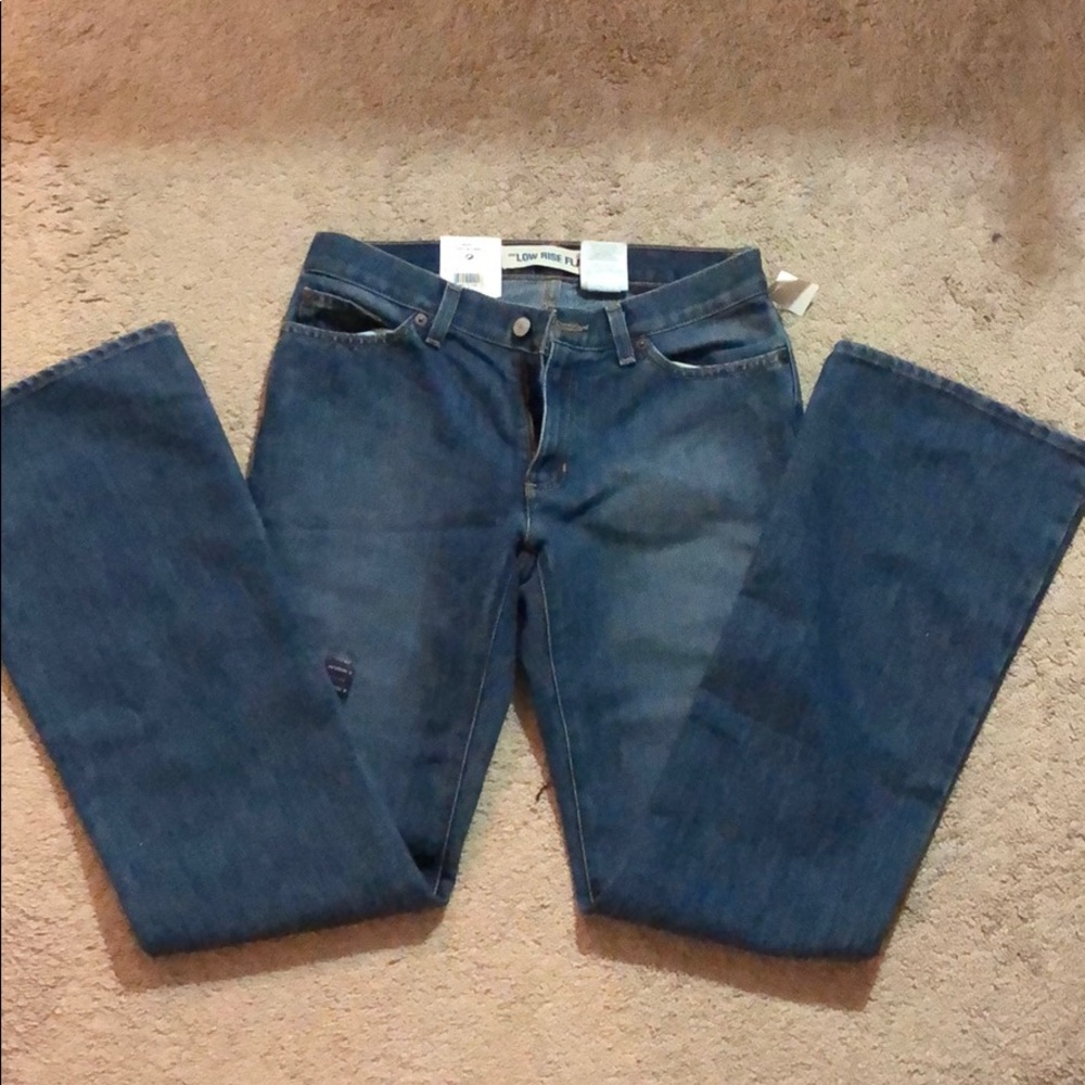 🌵NWT GAP low rise flare jeans
